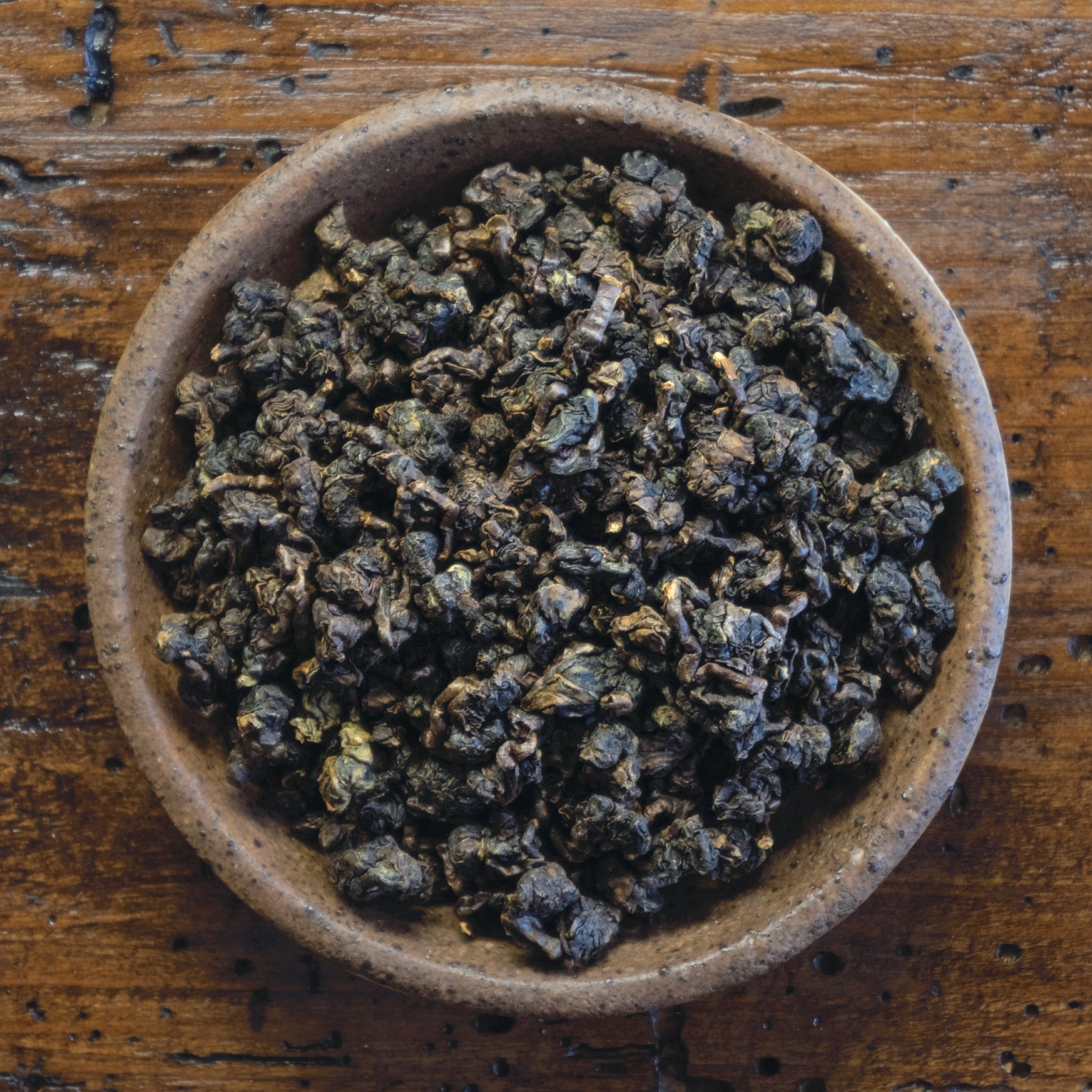 Té oolong: Exquisito té oolong, con un equilibrio único entre té verde y té negro, ofreciendo complejidad de sabores.