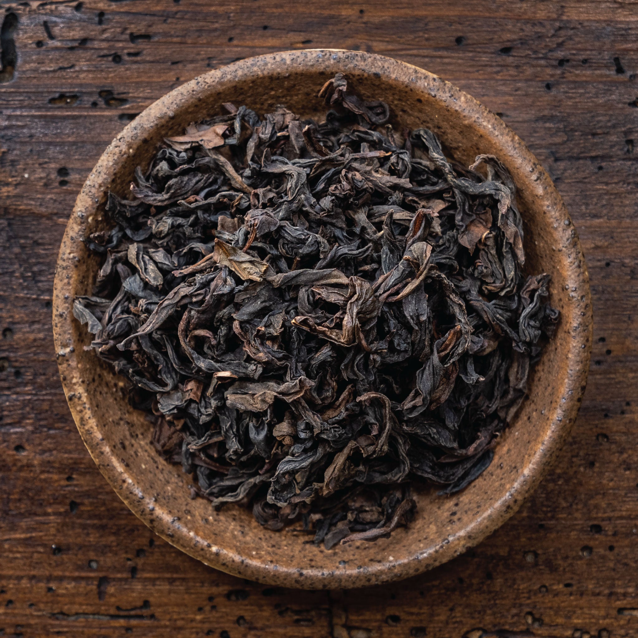 Té oolong: Exquisito té oolong, con un equilibrio único entre té verde y té negro, ofreciendo complejidad de sabores.