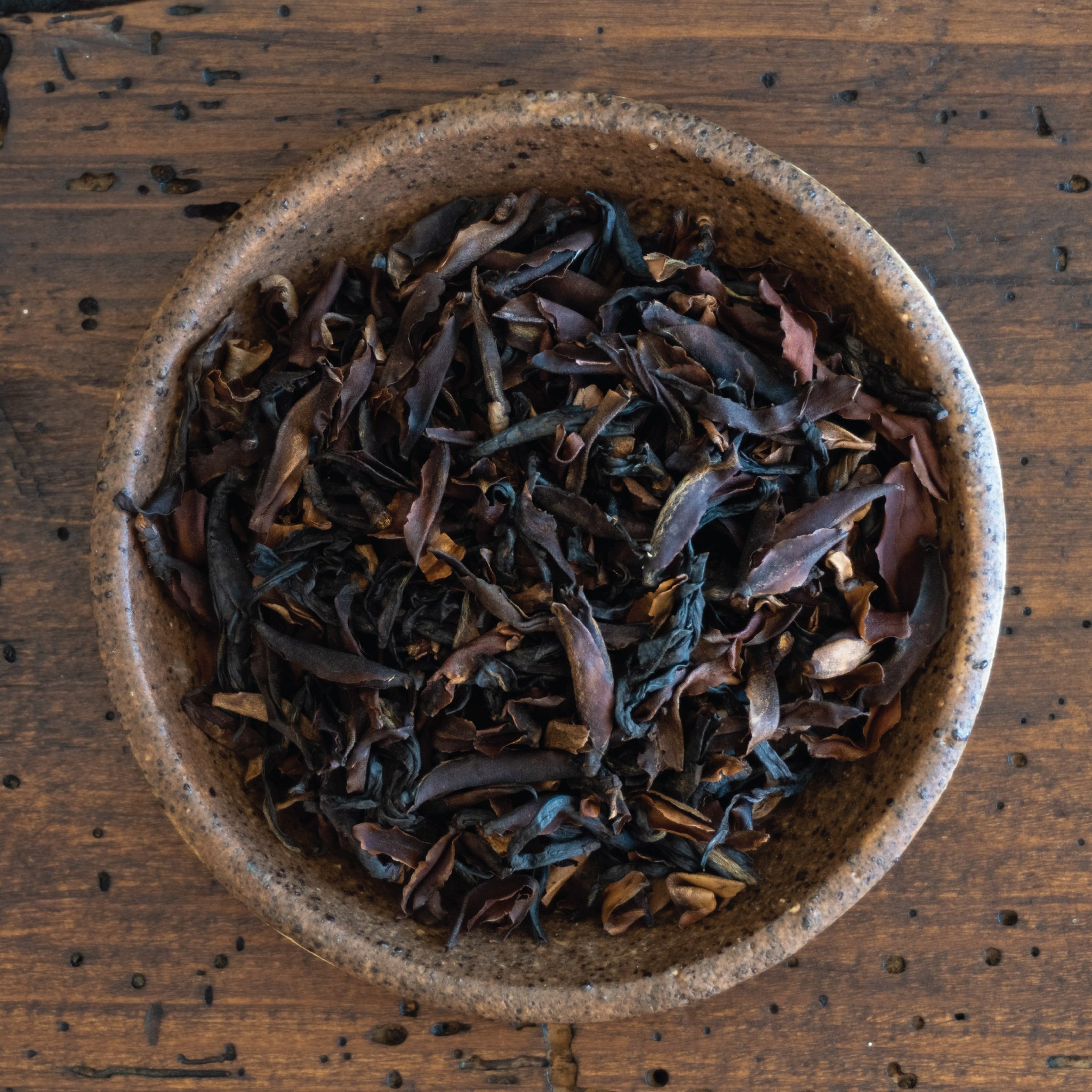 Té negro: Variedad de té negro de alta calidad, con sabores robustos y característicos.