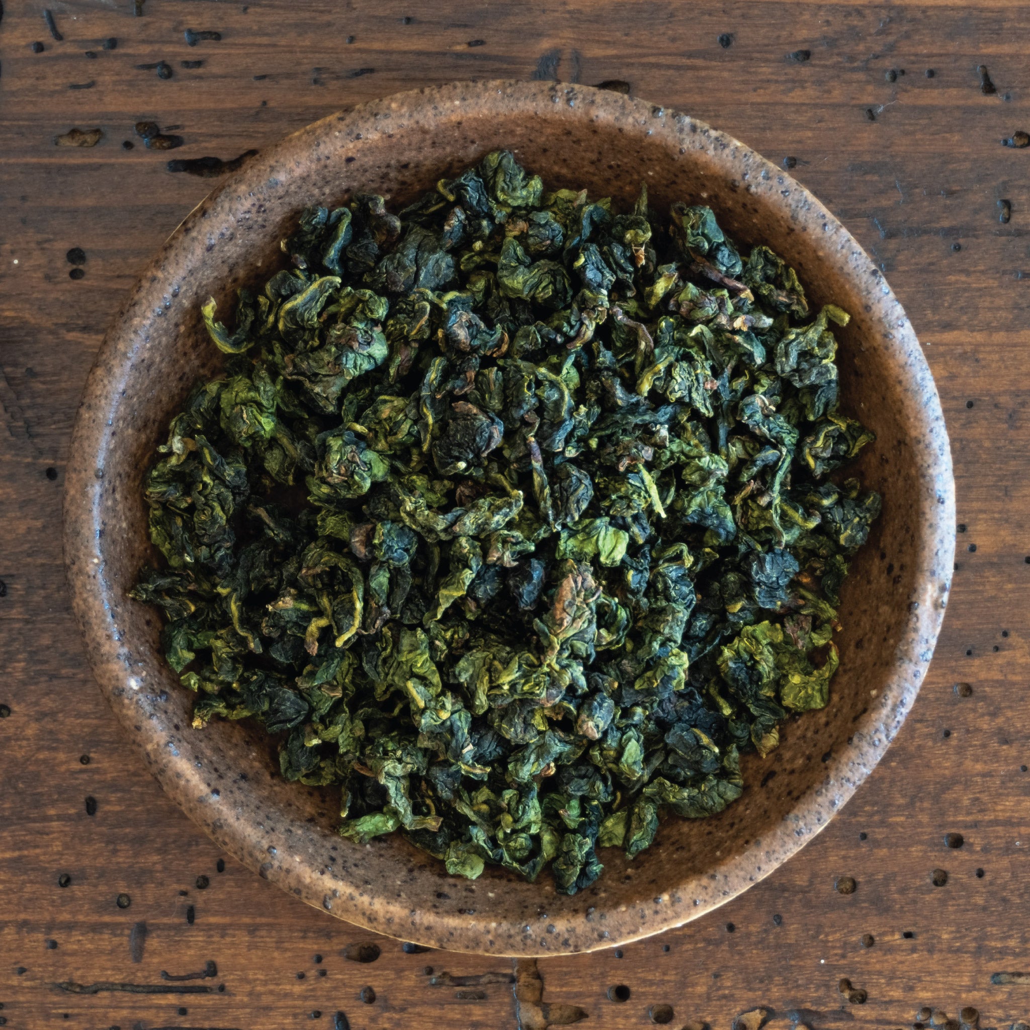 Té oolong: Exquisito té oolong, con un equilibrio único entre té verde y té negro, ofreciendo complejidad de sabores.